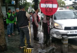 Kisah Pilu: Bocah 9 Tahun Wild Terkurung Mobil Ayah!
